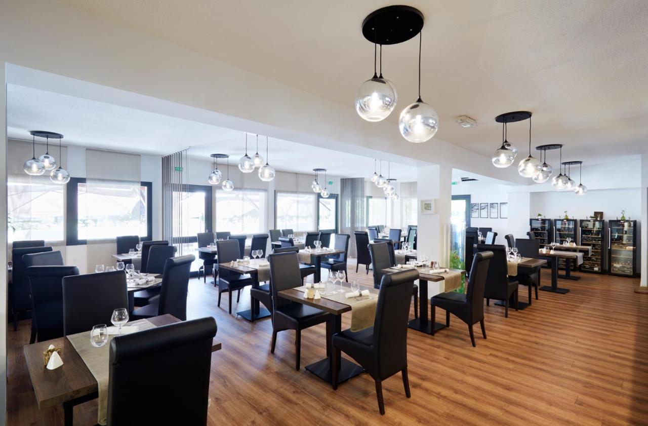 Logis Des Trois Massifs Hotel Claix  ภายนอก รูปภาพ