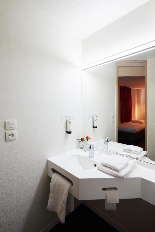 Logis Des Trois Massifs Hotel Claix  ภายนอก รูปภาพ