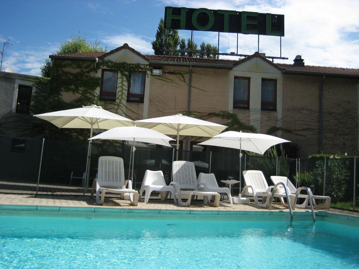 Logis Des Trois Massifs Hotel Claix  ภายนอก รูปภาพ