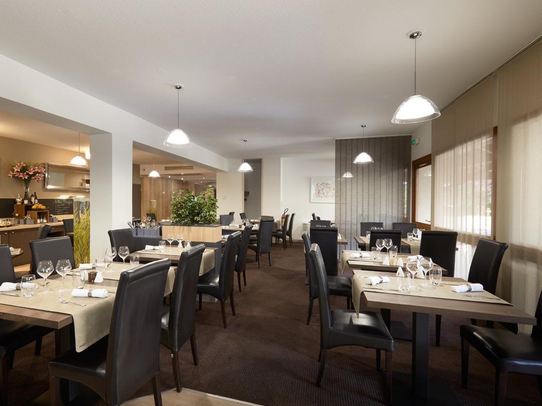 Logis Des Trois Massifs Hotel Claix  ภายนอก รูปภาพ