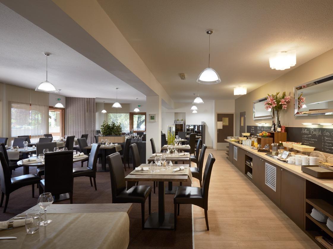 Logis Des Trois Massifs Hotel Claix  ภายนอก รูปภาพ