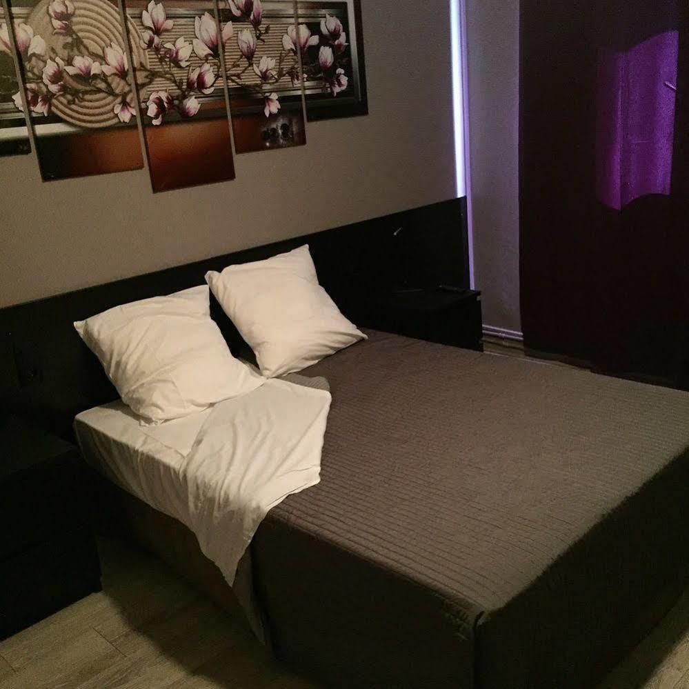 Logis Des Trois Massifs Hotel Claix  ภายนอก รูปภาพ