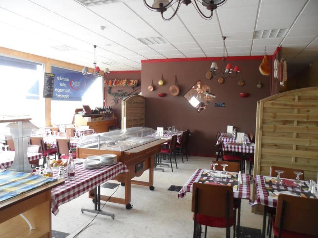 Logis Des Trois Massifs Hotel Claix  ภายนอก รูปภาพ