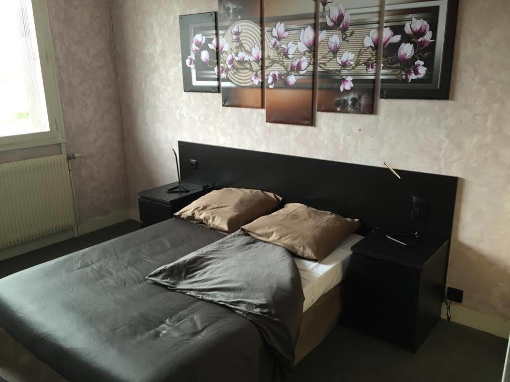 Logis Des Trois Massifs Hotel Claix  ภายนอก รูปภาพ